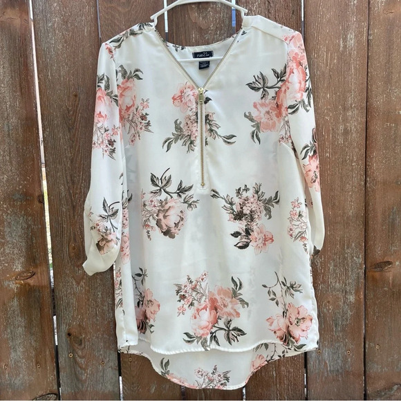 Rue21 Tops - RUE 21 Women’s Pink White Floral 3/4 Sleeves Gold Zipper Size Medium